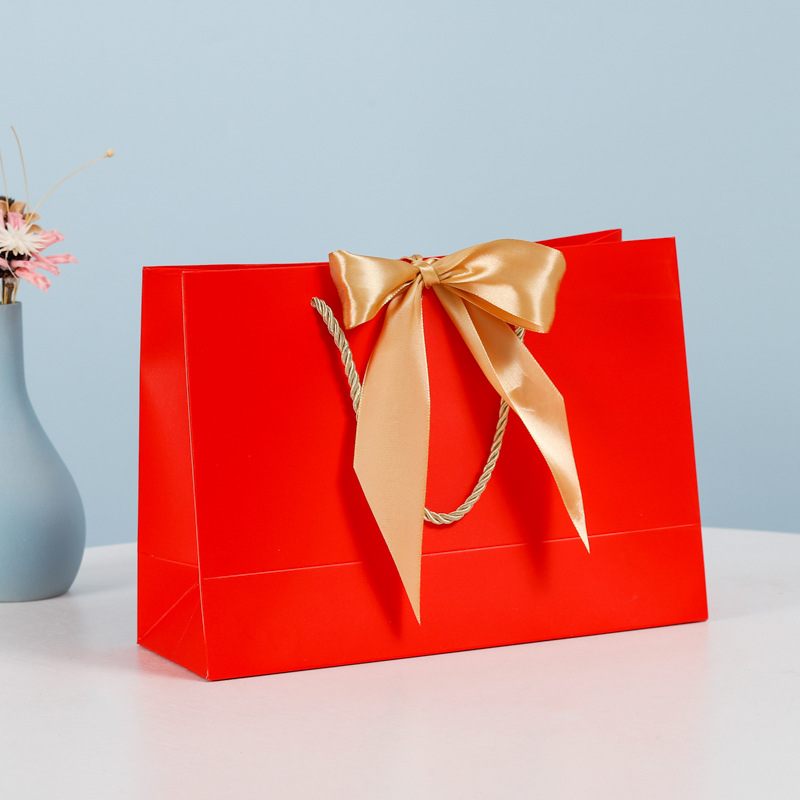 Bolsa de regalo de lazo Bolsa de papel Bolsa de embalaje de ropa Bolsa de cosméticos al por mayor Bolsa de compras Bolsa de mano con logotipo impreso