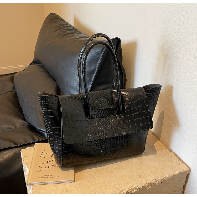 Crocodile Pattern Large Shoulder Bag For Women Retro Style Handbag_voghion.com