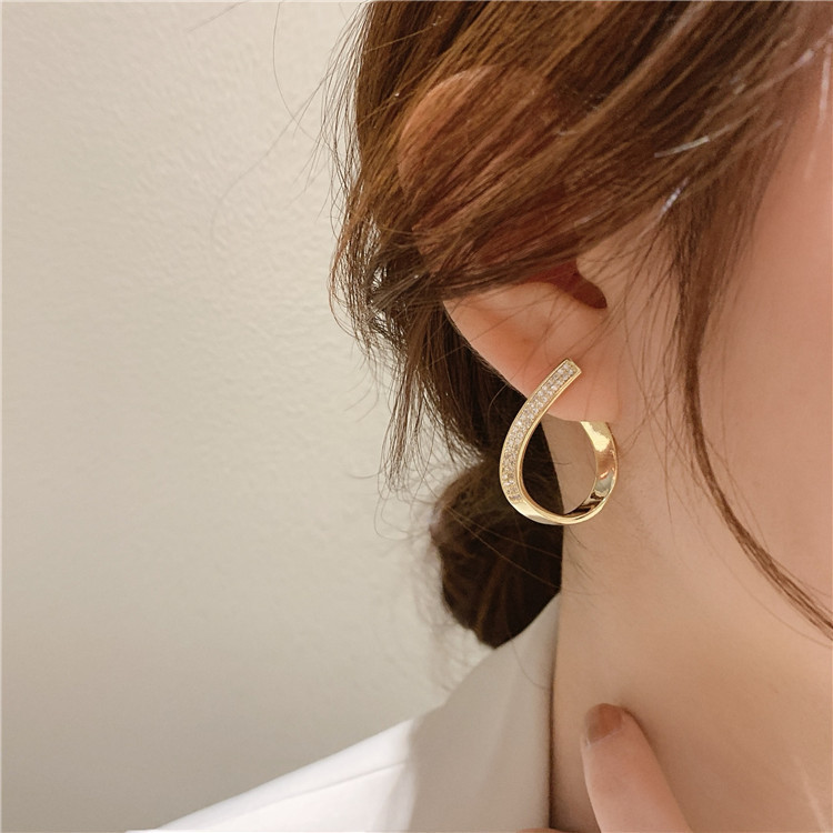 Korean Style Simple Diamond Hollow Water Drop Earrings display picture 1