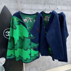 小众2025秋冬款宽松立体小熊趴圣诞树v领单排扣针织开衫外套女潮