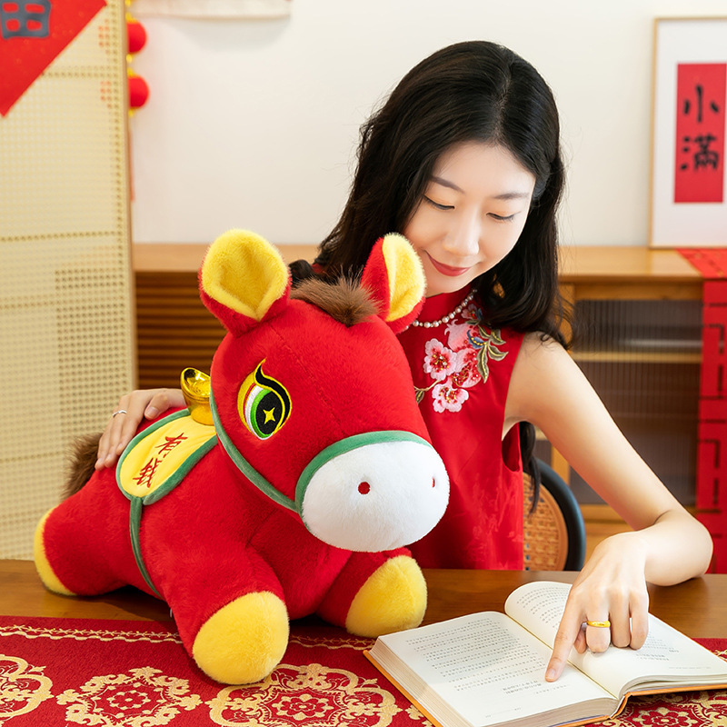 新款马上有钱毛绒公仔马年吉祥物好运小马公仔背福袋娃娃新年礼物|undefined