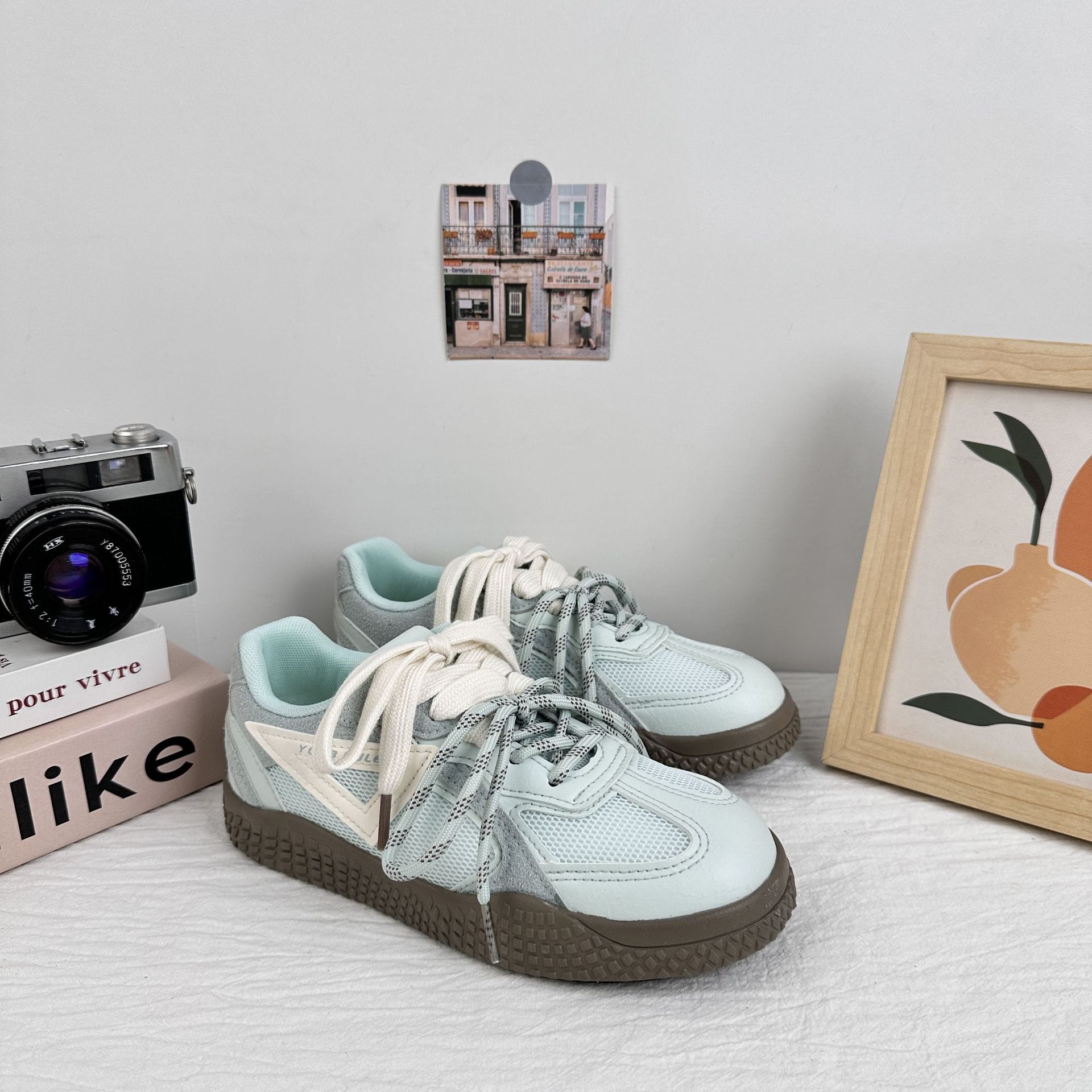 Zapatos de skate para mujeres de 2025 nuevos zapatos blancos de verano, zapatos casuales de malla, zapatos deportivos de suela gruesa