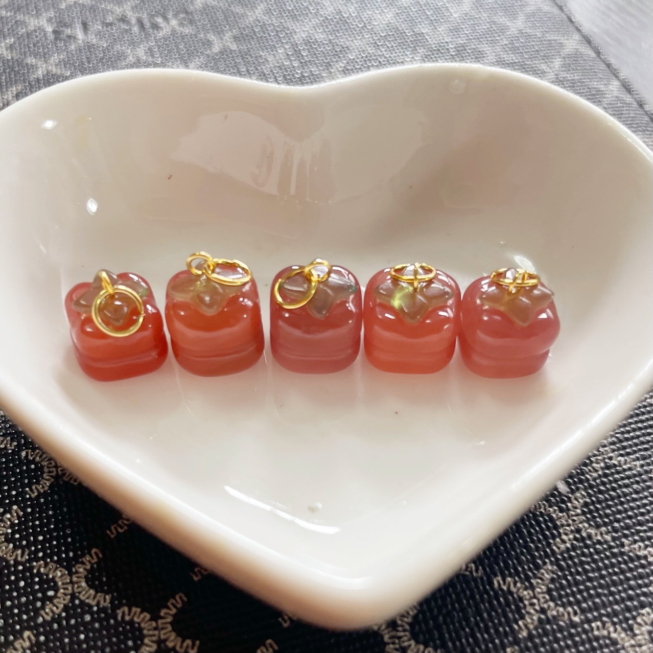 (2개) 아프리카 남부 붉은 마노 감 펜던트 작은 방울 DIY 과일 펜던트 액세서리 녹색 칼 케돈 마노 잎