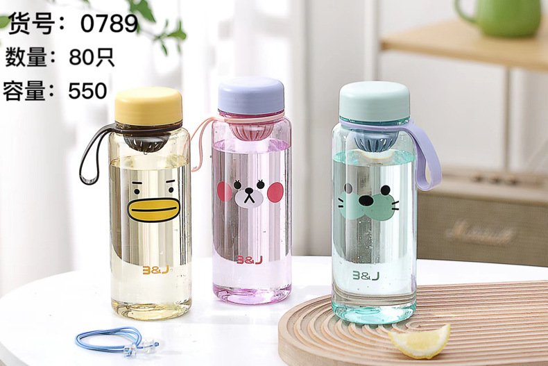 Taza de agua de plástico portátil de viaje masculino y femenino estudiante PC simple estilo ins deportes agua potable 550ml taza de té