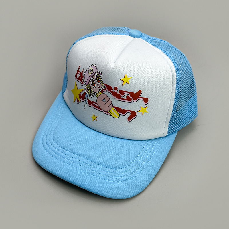 Color a juego fresa carta crucero anime impresión gorra de béisbol hombres y mujeres a prueba de sol transpirable nuevo americano media gorra de malla al por mayor