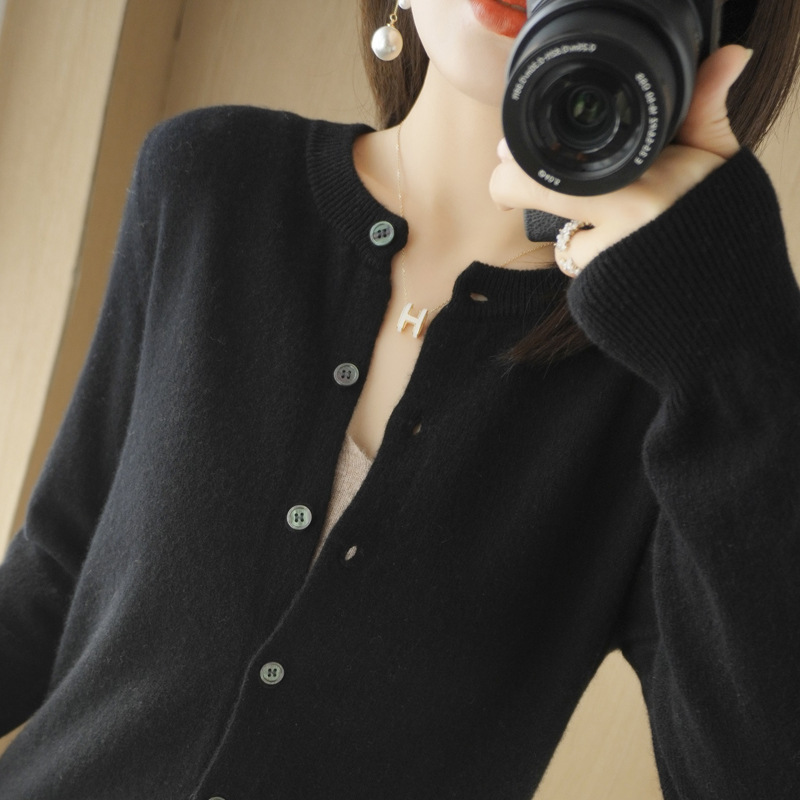 autumn solid color fashionable elite knitted sweater with a round…