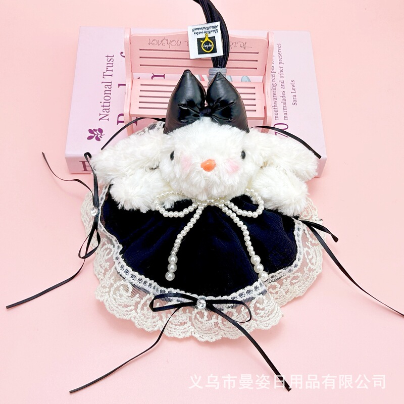 手作りのかわいい耳のウサギのぬいぐるみの少女の心の鍵は長い耳のウサギの王女のスカートの精巧なウサギの包みのペンダントを掛けます。|undefined