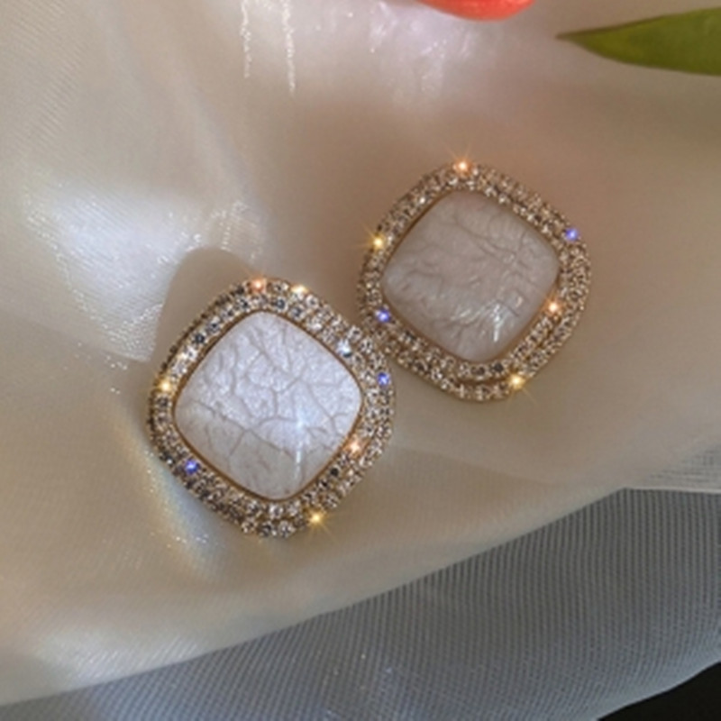 @Oferta Especial@ Elegantes pendientes coreanos de alta gama en color beige con efecto craquelado y adornos de diamantes de imitación de doble capa, pendientes de tuerca versátiles y elegantes. image 3