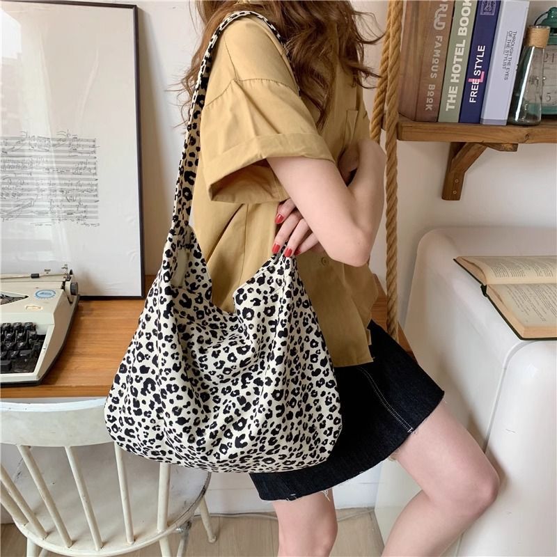 Carefully Selected Leopard Print Japanese and Korean Ins Large-Capacity Crossbody Bag Lazy Style Single Shoulder Canvas Bag Female College Student Versatile Bag Carefully Selected Leopard Print Japanese and Korean Ins Large-Capacity Crossbody Bag Lazy Style Single Shoulder Canvas Bag Female College Student Versatile Bag