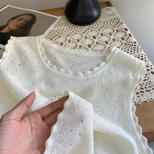 French-style lace round-neck camisole top for plus-size women, 2025 new model, loose and slimming sleeveless undershirt