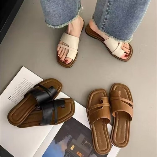 Minimalist open-toe flat sandals with an Instagram-inspired, versatile, casual vacation style for outdoor wear, toe-out design for outings, summer flat sandals