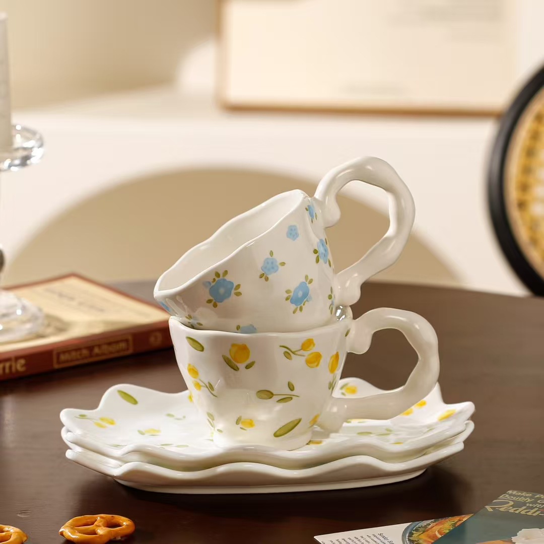 Creativa pequeña flor fresca taza de combinación de platillo taza té de la tarde taza de café taza de bebida literaria para niñas de alto valor