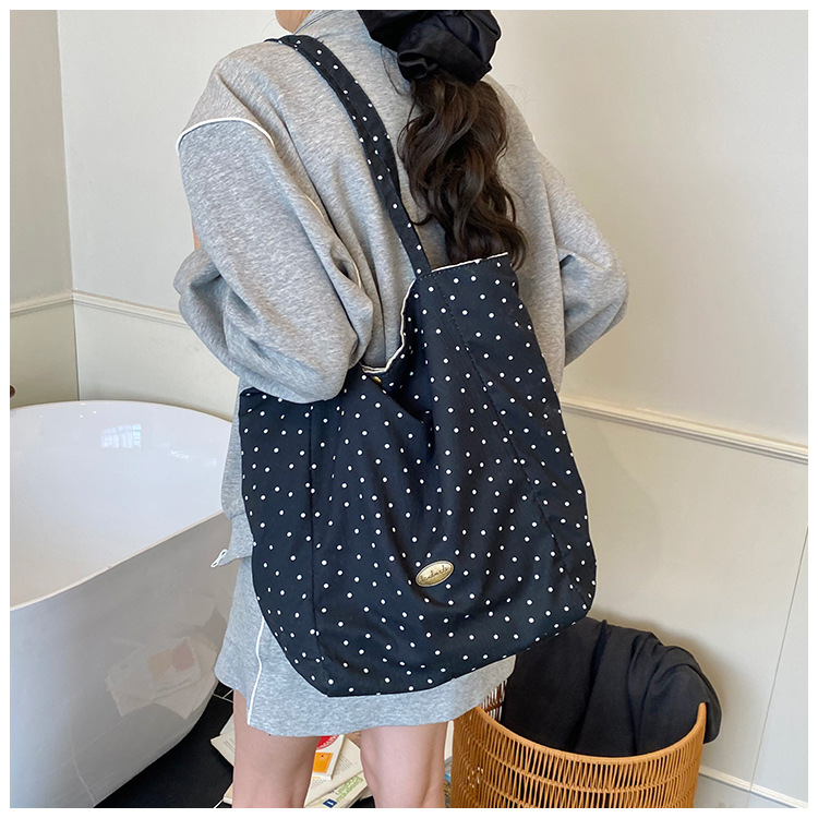 ins Korean-style laid-back single-shoulder bag, casual large-capacity black and white checkered tote bag, student commuting backpack for classes undefined