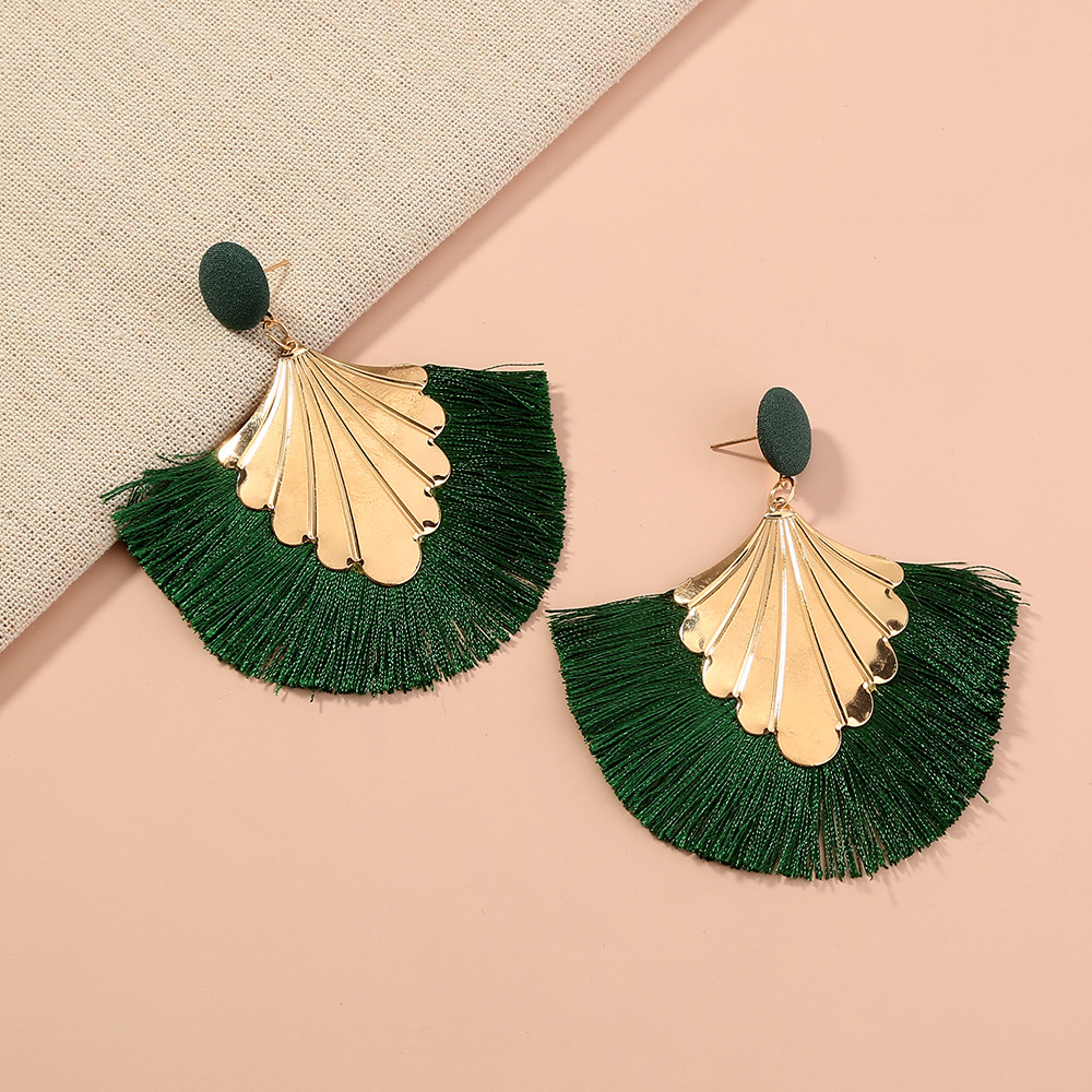 Fashion Creative Exaggerated Green Tassel Geometric Alloy Earrings display picture 1