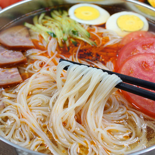 Cold Noodles 383g Family Size Jeju Korean Style Instant Snack Cold Noodles 3 Pack Ingredients Wholesale