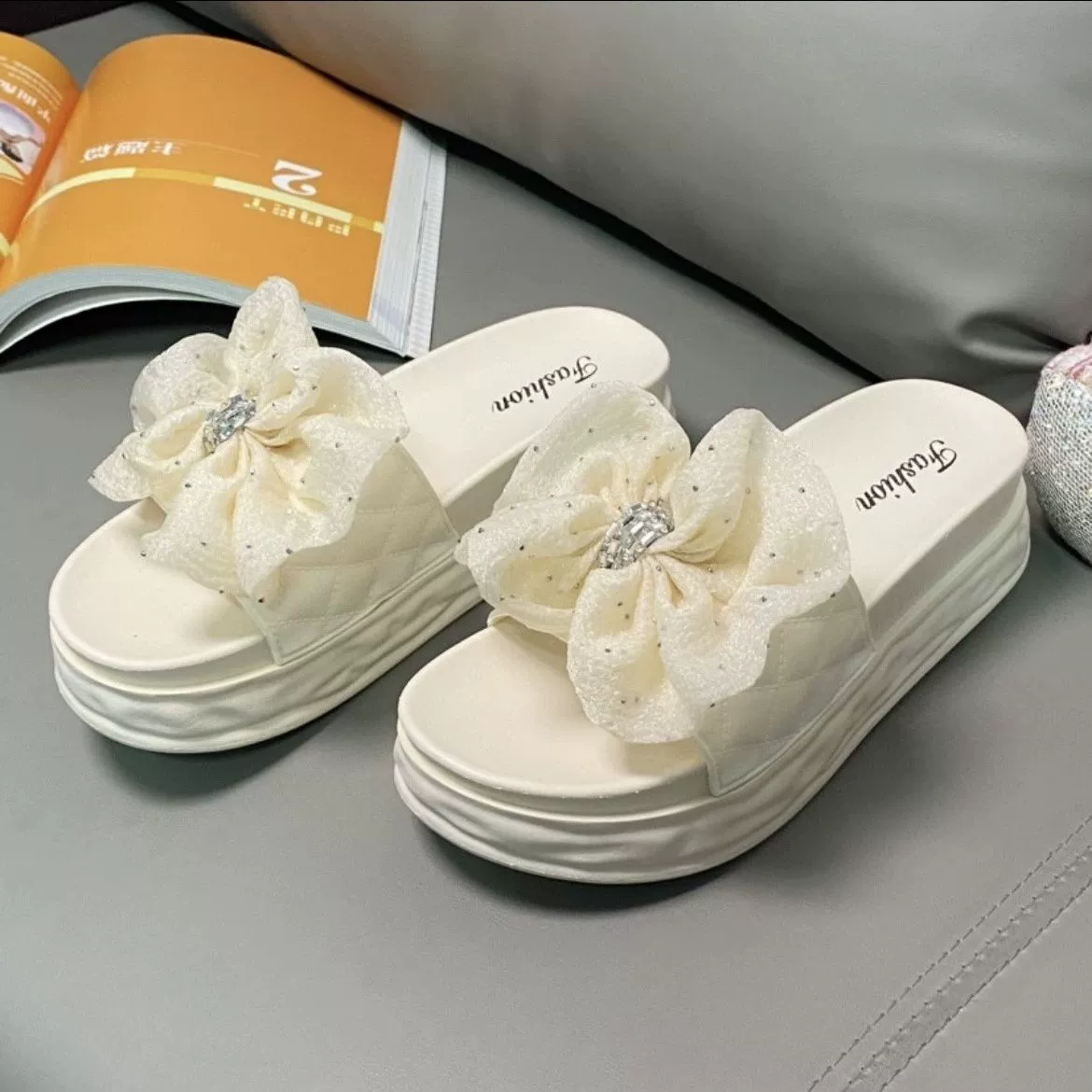 Новые тапочки в Корейском стиле, женские летние тапочки с мягкой подошвой и толстой подошвой, увеличивающие рост тапочки интернет-знаменитостей, женские тапочки на платформе на толстом каблуке