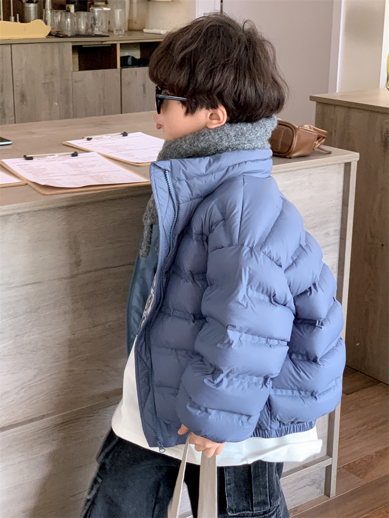 Estilo coreano abajo chaqueta para niños y niñas 2023 invierno nuevos niños estándar nacional 90 pato blanco abajo color sólido parche pan abrigo moda