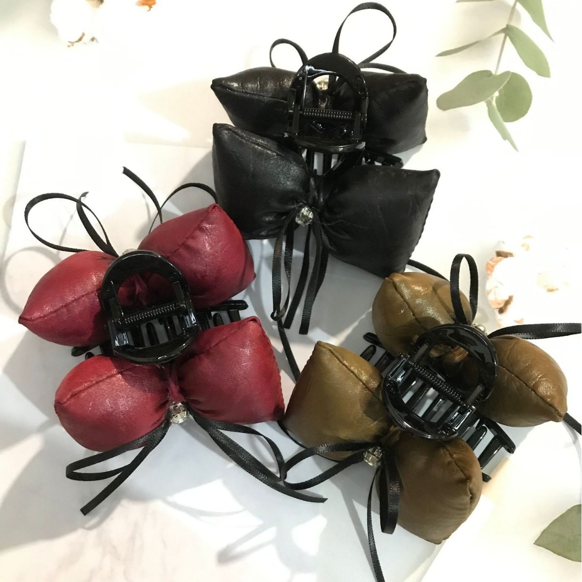 立體充棉Pu皮蝴蝶結抓夾冬季髮夾女後腦勺2024新款鯊魚抓夾飾品