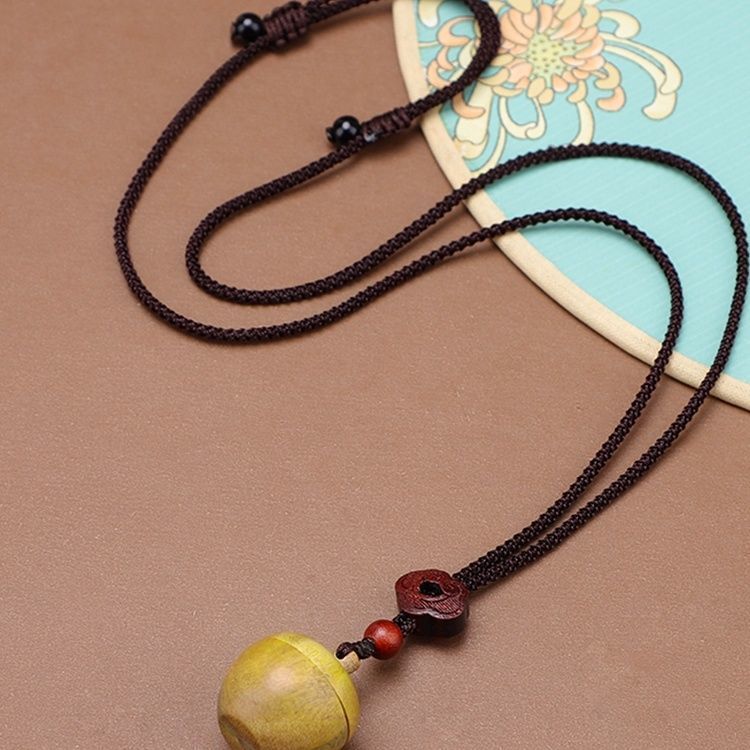 Collar de colgante de sándalo verde retro se puede abrir caja de píldoras de fragancia suéter de cadena colgante accesorios para hombres y mujeres
