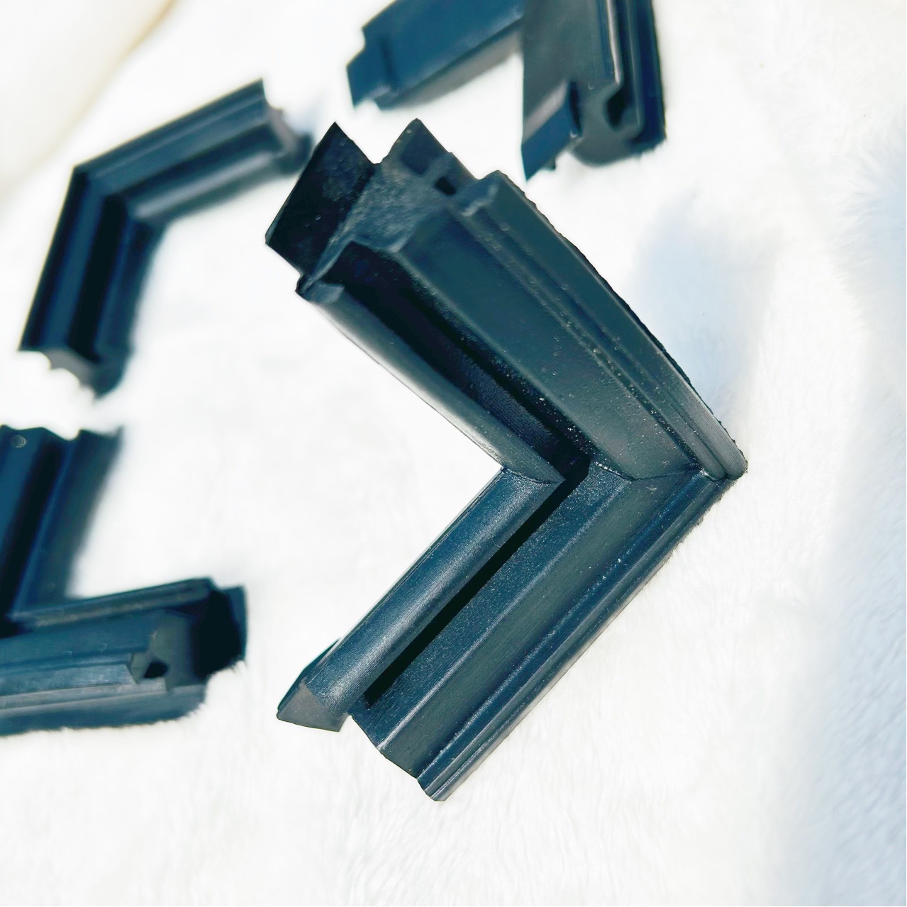 厂家直供胶条连接转角接头门窗塑胶三元乙丙橡胶断桥铝EPDM密封