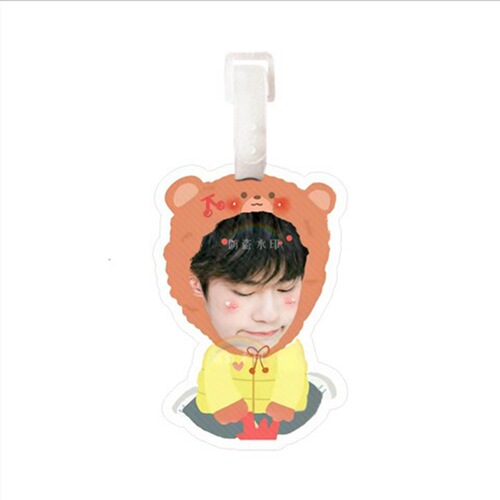 Yi Yangqian Schoolbag Pendant Luggage Tag Suitcase Boarding Clip Celebrity Accessory Same Version Keychain