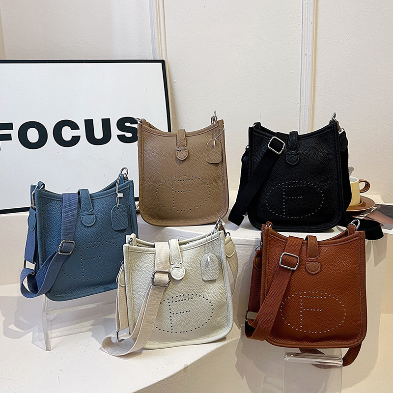 도매 가을 패션 숙녀 단색 간단한 작은 사각형 가방 질감 어깨 슬렁 PU 편지 숙녀 거리 가방