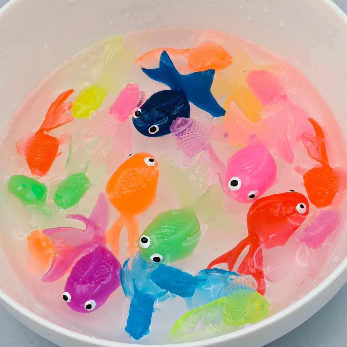 Floating little goldfish [mixed colors]
