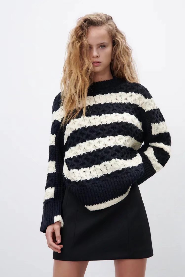 Round Neck Striped Loose Sweater NSAM109495