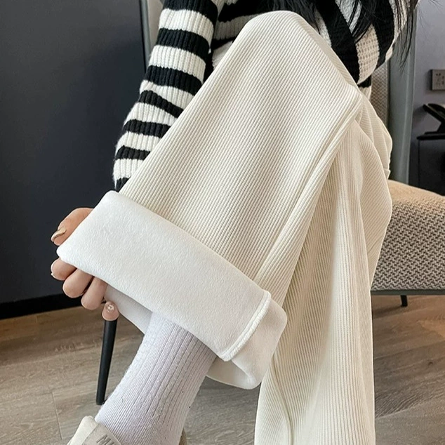 Fitted keep warm trousers, loose fit