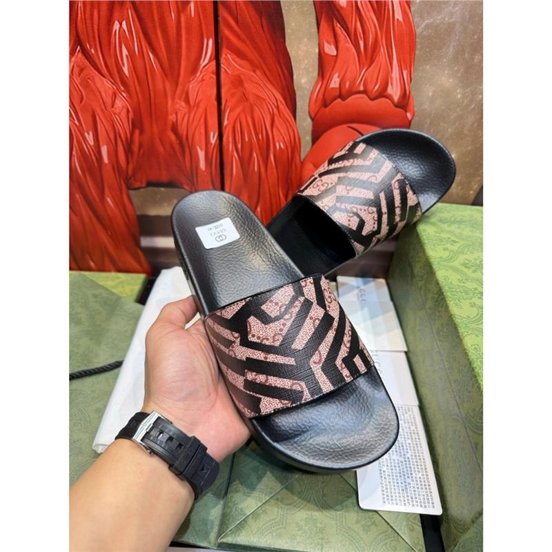 Zapatillas de pareja de moda europea y americana para hombres y mujeres, ropa exterior coreana, moda de personalidad universal, zapatillas frías caseras caseras ociosas.
