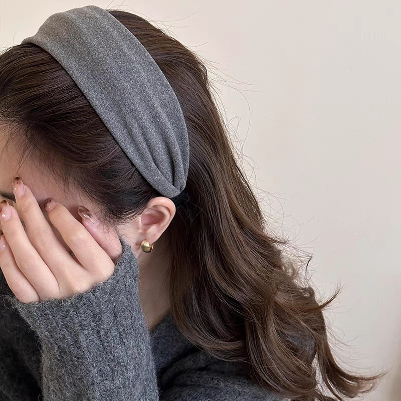 Gray velvet wide-brimmed headband