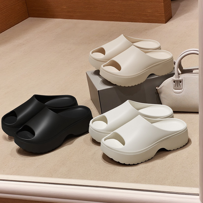 2026 New Beach Sandals Thick-Soled Fashionable Outer Slippers for Women Simple Internet Celebrity Slippers for Women with Soft Soles to Increase Height