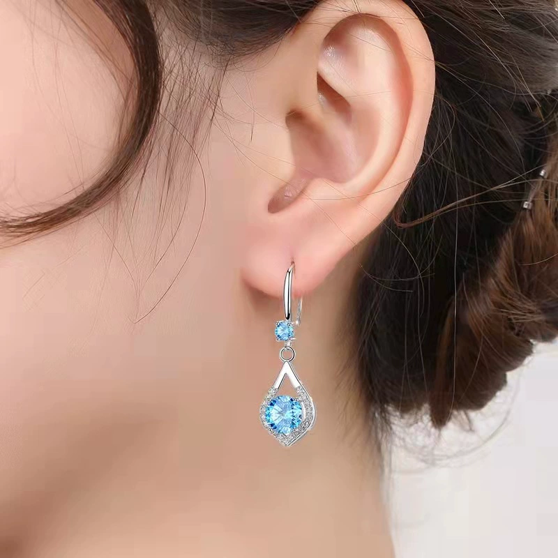 Красивая серьга из серебра 925 пробы с подвеской и кубическим цирконием, лёгкая, вес 0,015 кг