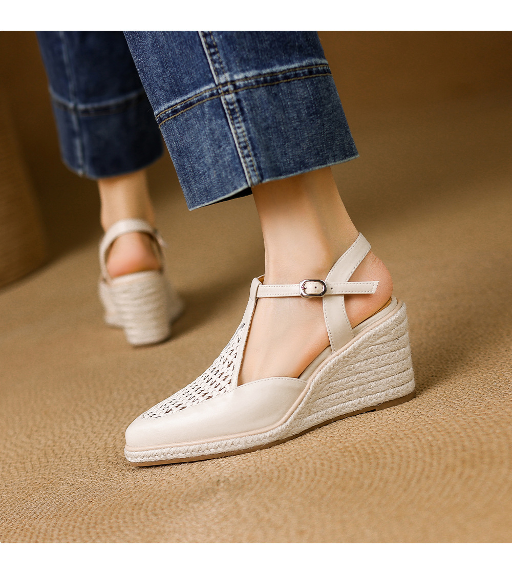 Sandal cao gót nữ hở mũi đế xuồng đan rơm, quai chữ T kiểu La Mã, gót 7.5 cm — màu trắng ngà, bạc chi tiết 5
