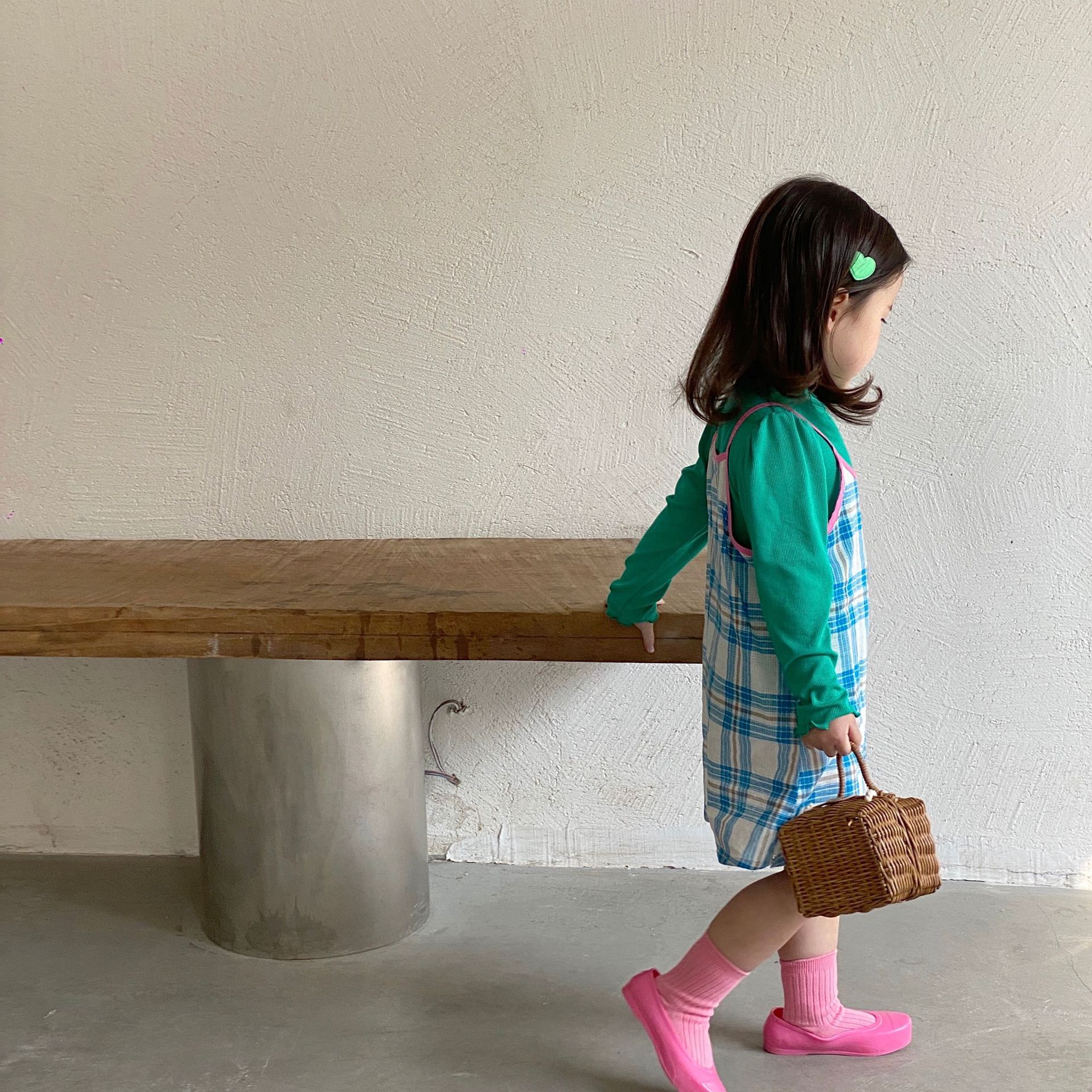 Korean children's clothing spring 2022 new middle and small children's girl slip dress cotton plaid skirt contrast Korean ins