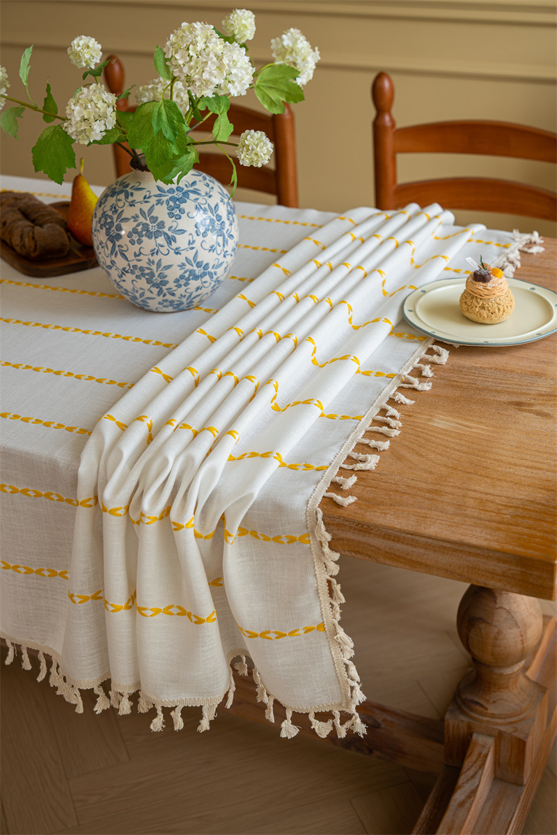 Grenzüberschreitendes INS Nordic Polyester Jacquard T-Shirt mit geflochtener Quaste, rechteckiger Couchtisch und Essbereich mit gestreifter Spitze_voghion.com