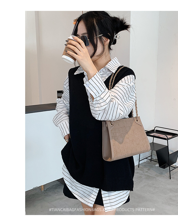 Fashion One-shoulder Square Bag display picture 14