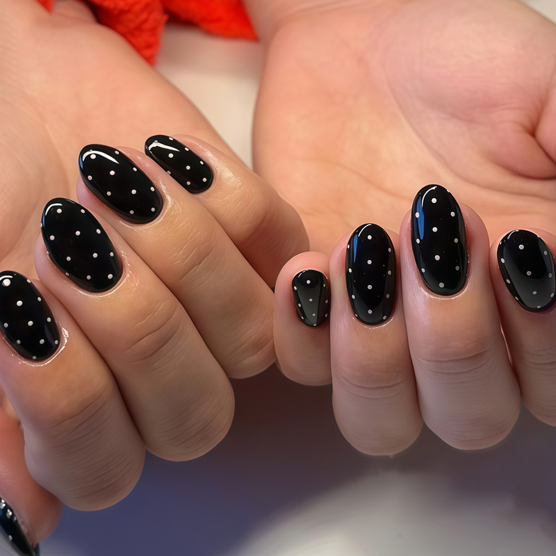 European and American white polka dot black nail tips, best-selling cross-border fake nails, short round oval manicure press-on nails, 24 pieces