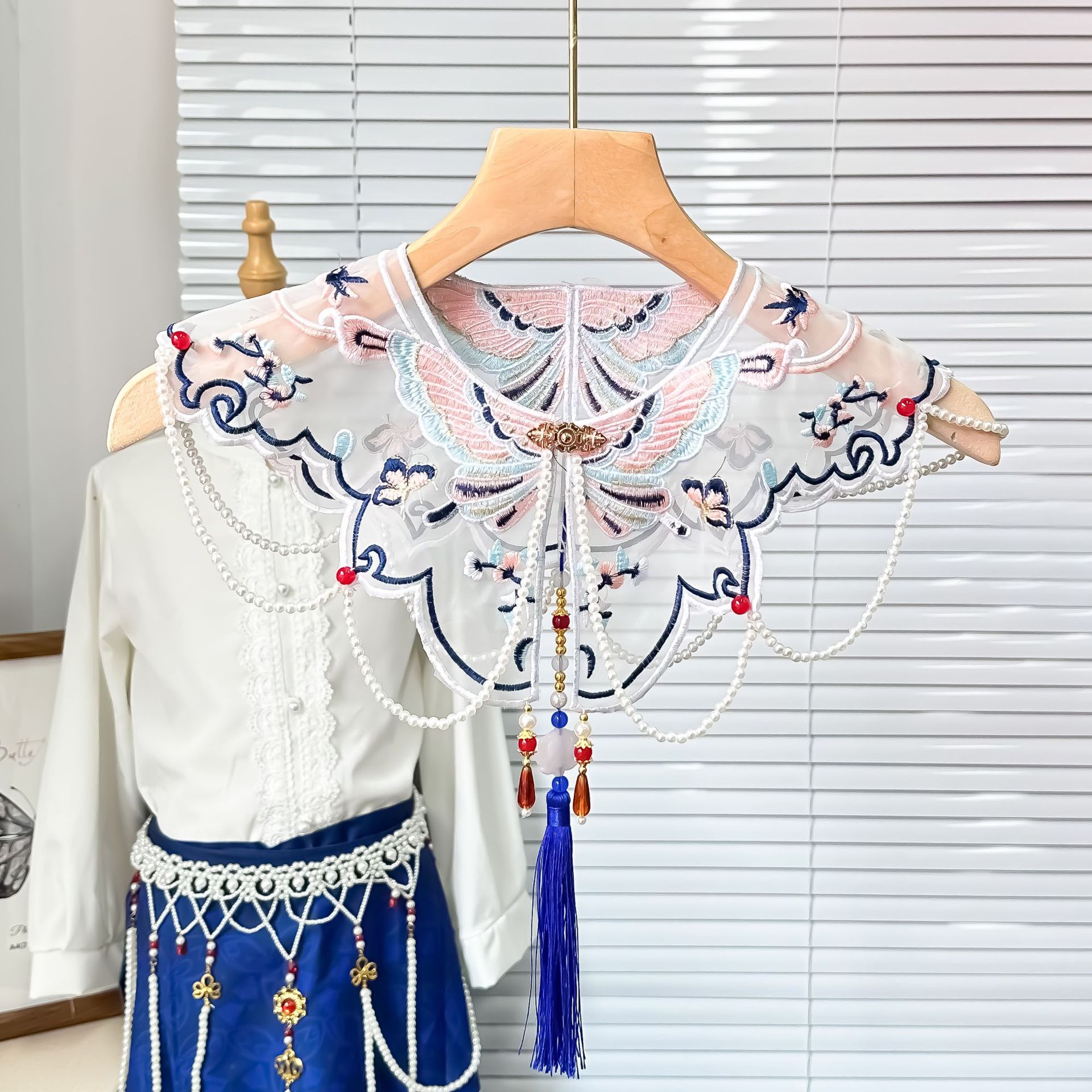 Nuevo estilo chino nuevo vestido de caballo accesorios de chaqueta de cuello falso para niños nubes hombro vestido chino chal al por mayor spot image 5