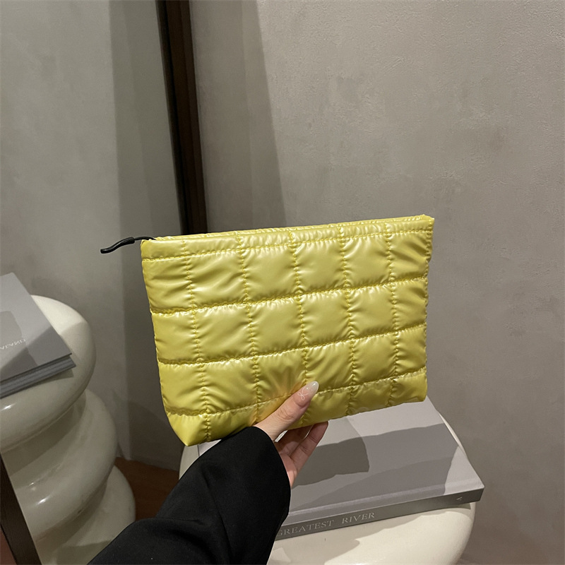 Bolsas de maquillaje de gran capacidad de ocio coreano 2025, nuevo diseño de nicho de moda simple bolsas de mano para mujeres
