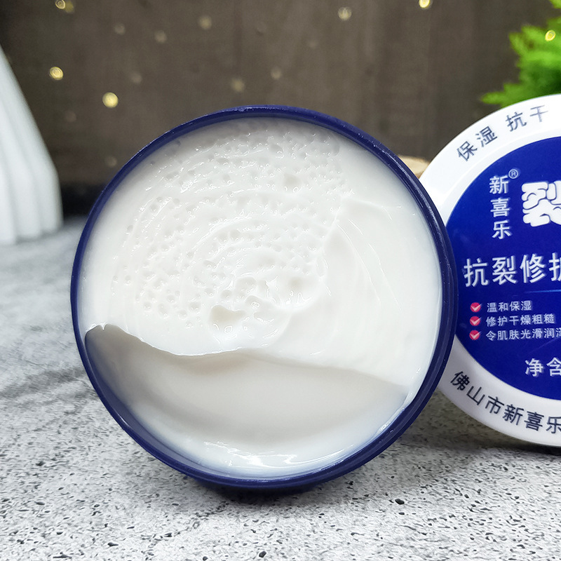 新喜楽裂王抗裂修保護クリーム38g手のかかとが潤いを与えて保湿します。|undefined