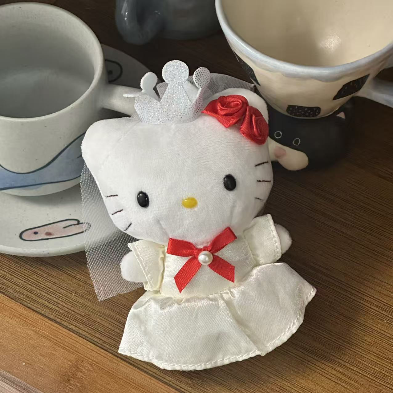 黒麦わら帽子キティ帽子ベビーペンダントラブバックル人形人形かわいいヘップバーンスタイルペンダントキーホルダー