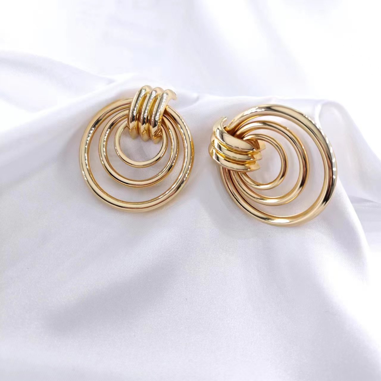 Holiday, Street Occasion Iron Material 1 Pair Retro Geometric Plating Iron Earrings