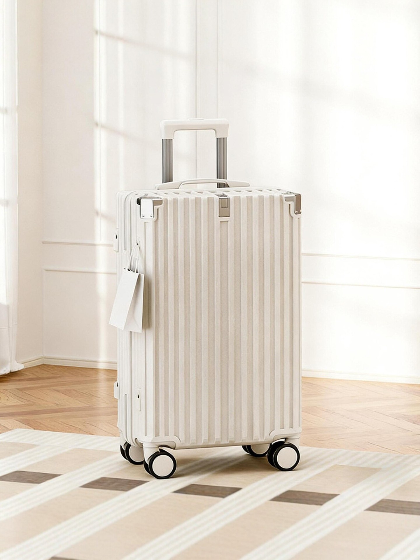 Vali nhựa PC 24 inch chống va đập, bánh xe xoay 360 độ, dung tích lớn, khóa mật khẩu — Góc chống va chạm đa chức năng màu trắng