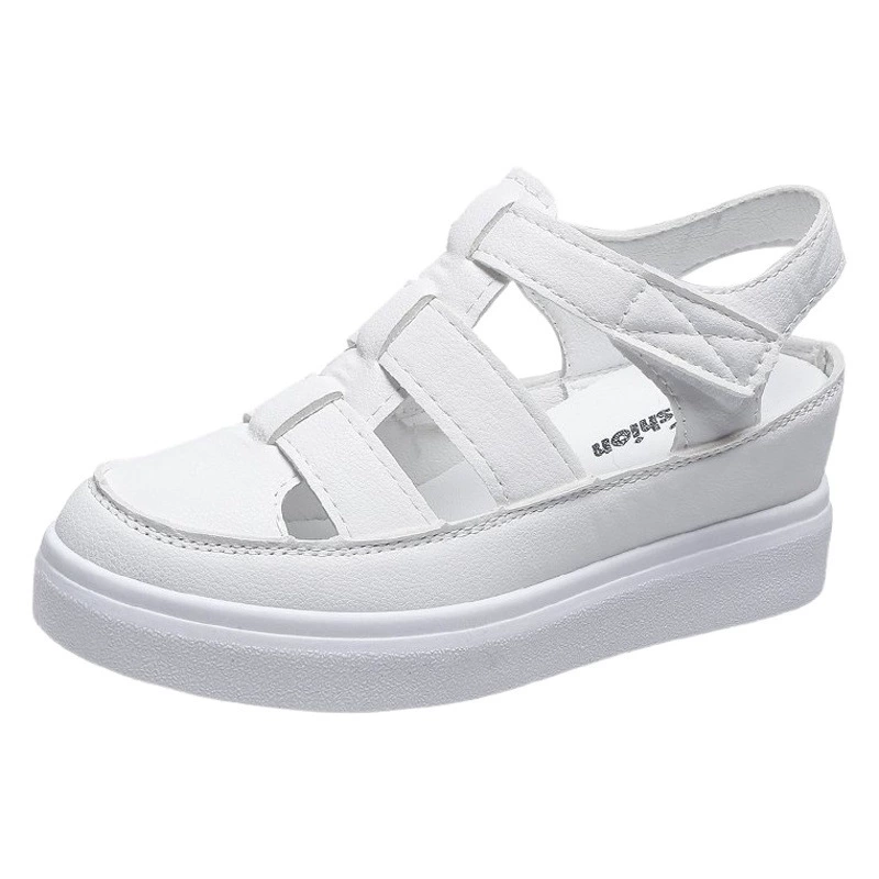 Женские сандалии на танкетке с закрытым носком 2023 летние Универсальные женские повседневные сандалии с вырезами на липучке в Корейском стиле