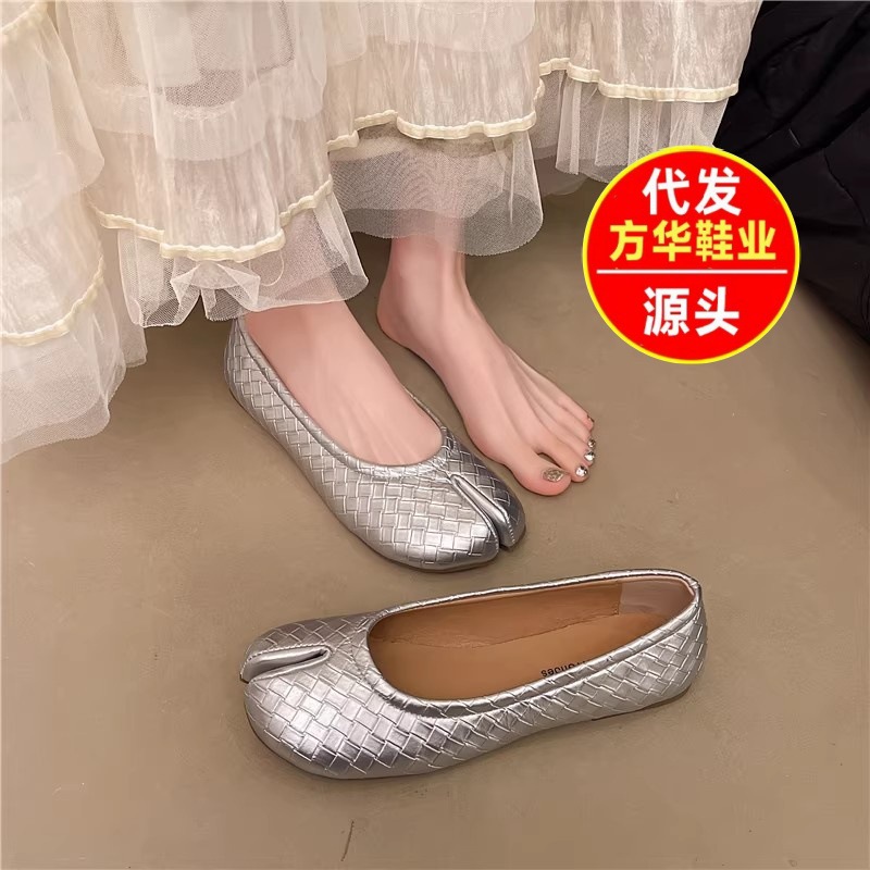Plata retrógrado plano plano zapatos de una sola mujer 2026 nuevo verano un pie con una falda zapatos de nicho