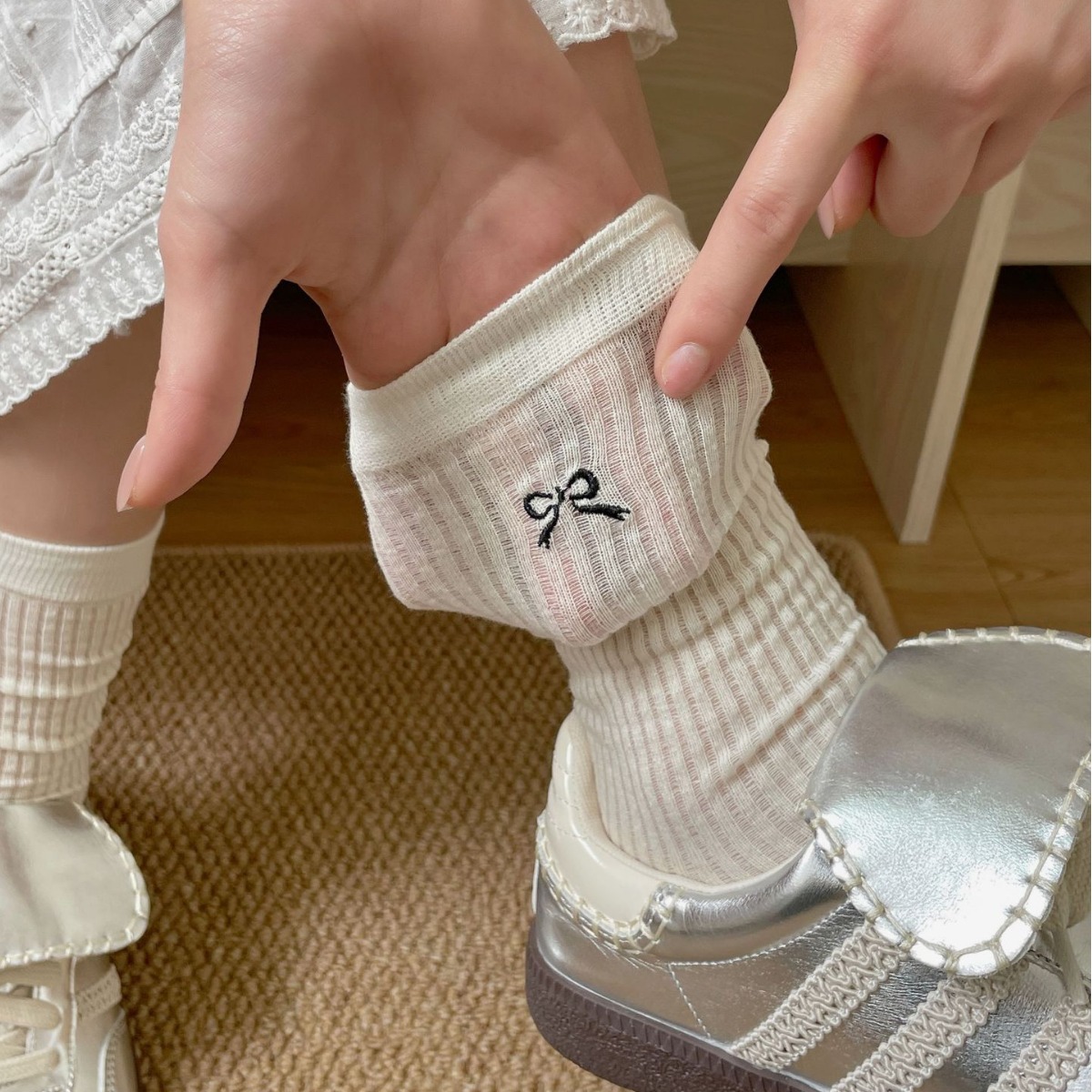 東大門春夏薄款刺繡蝴蝶結無骨miu 系女襪韓版微透細條白襪網紅款