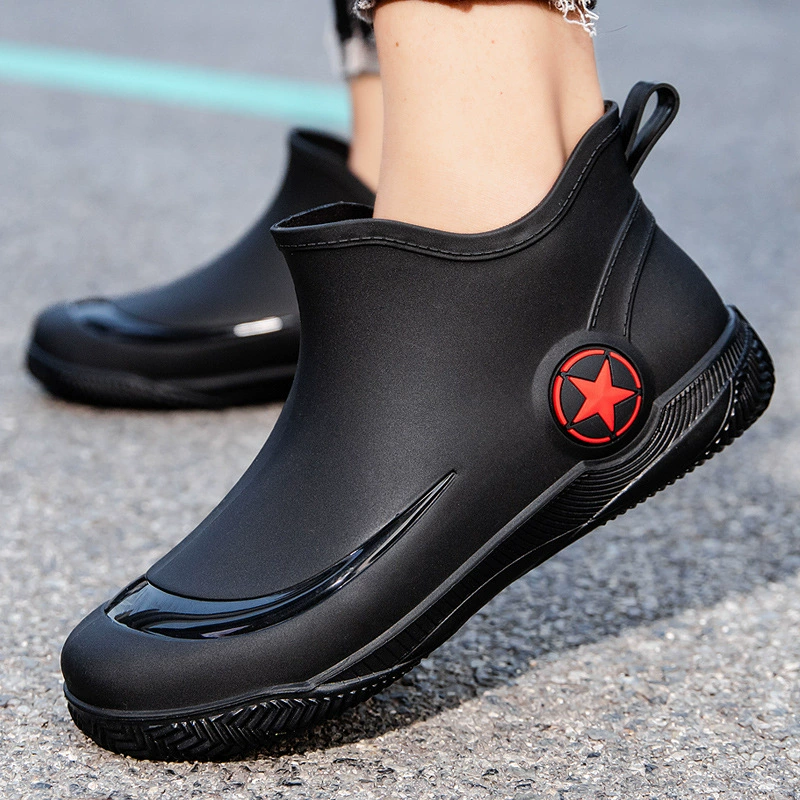 Дождевая обувь короткая трубка мужская нескользящая и износостойкая морская рыбалка водная обувь 2024 новая мужская бархатная резиновая обувь водонепроницаемый дождь сапоги