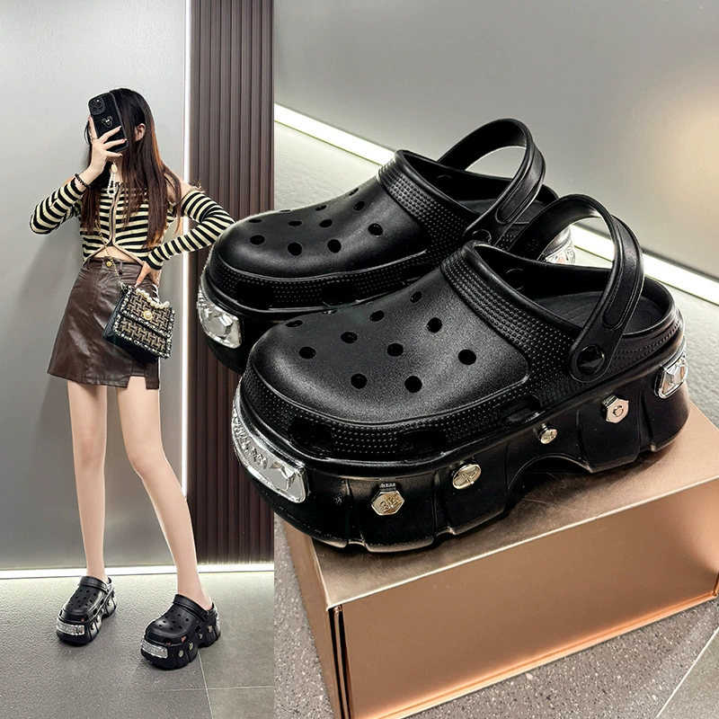 Парижские новые Crocs обувь женские EVA панк-стиль с утолщенной подошвой с металлизированными заклепками модные тапочки открытые босоножки Baotou