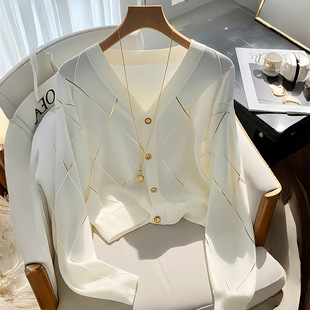 White Diamond V-neck Knitted Sweater 2025 Spring New Women's Design Sense Korean Chic Chic Top Cardigan